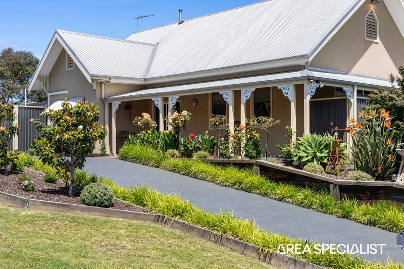 Photo - 7 Lima Place, Pakenham VIC 3810 - Image 3