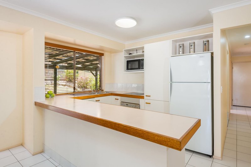 Photo - 7 Lindesay Court, Sinnamon Park QLD 4073 - Image 4