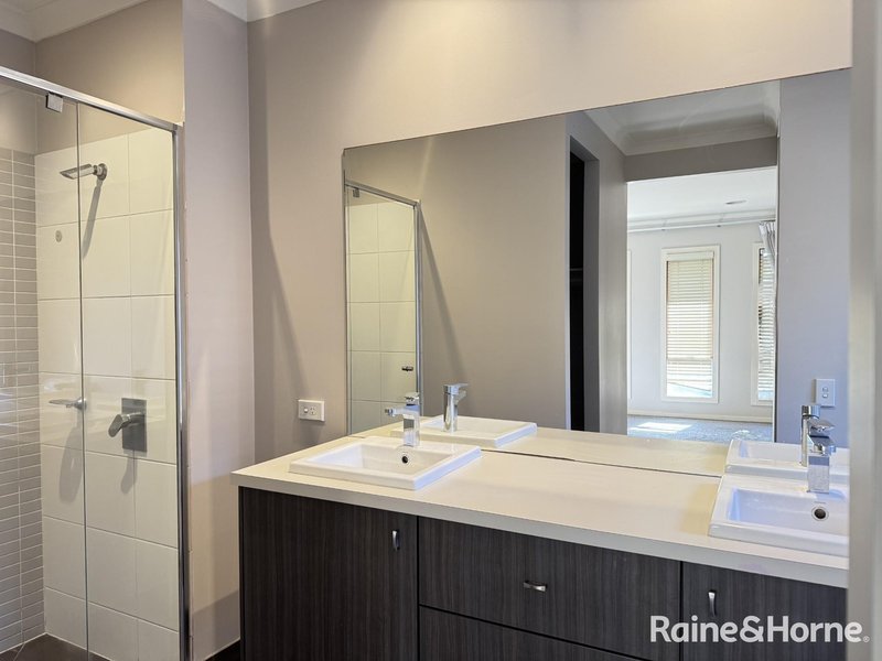Photo - 7 Lindholme Way, Williams Landing VIC 3027 - Image 4
