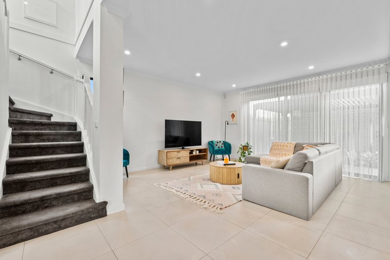 Photo - 7 Linoak Avenue, Lalor VIC 3075 - Image 3