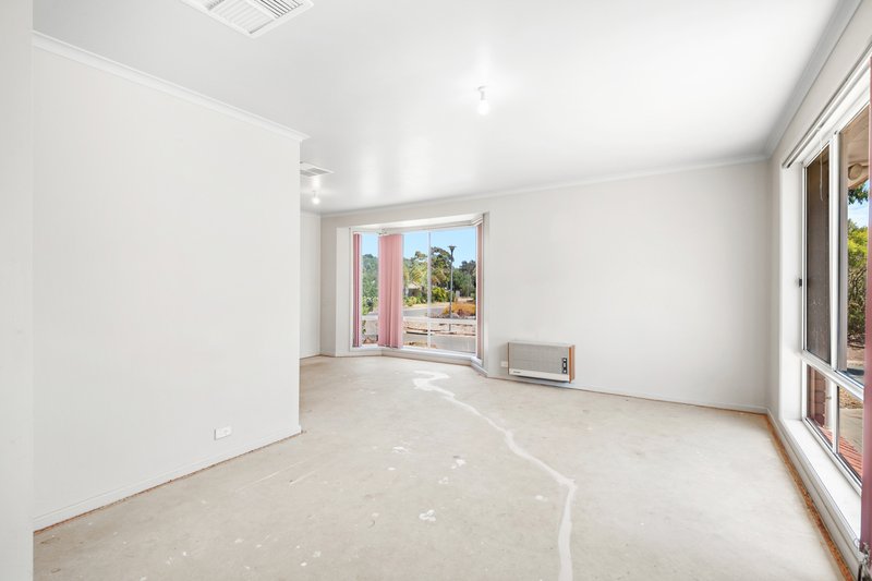 Photo - 7 Linton Place, Aberfoyle Park SA 5159 - Image 2