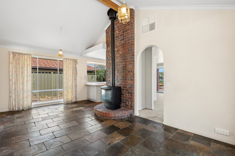 Photo - 7 Linton Place, Aberfoyle Park SA 5159 - Image 4