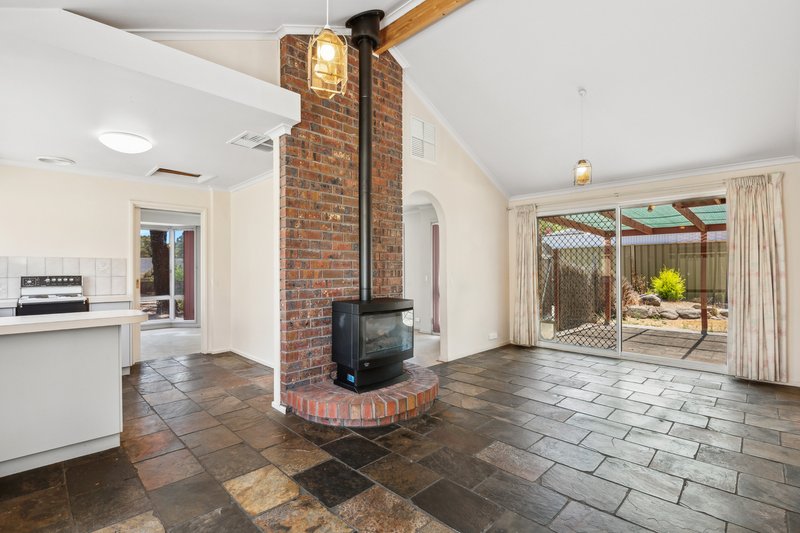 Photo - 7 Linton Place, Aberfoyle Park SA 5159 - Image 6