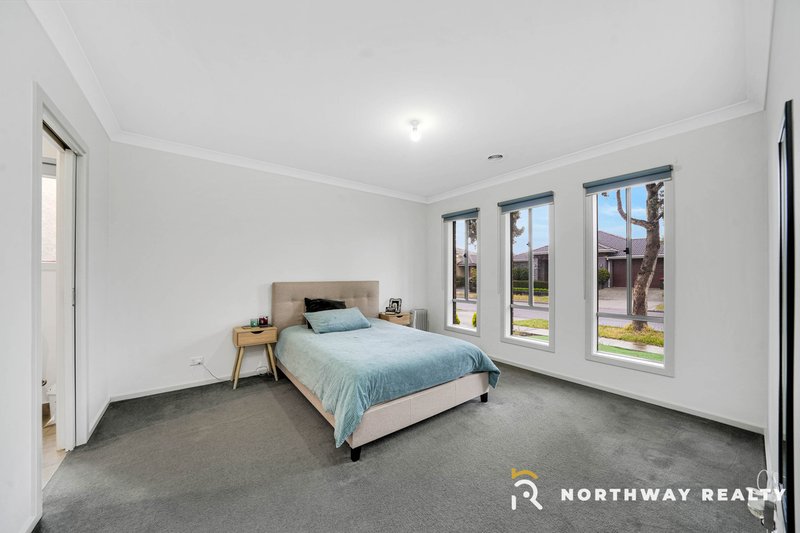 Photo - 7 Lion Chase, Craigieburn VIC 3064 - Image 2