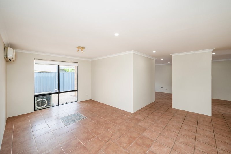 Photo - 7 Lively Circle, Mirrabooka WA 6061 - Image 2