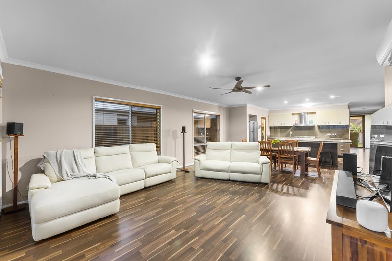 Photo - 7 Livingstone Court, North Lakes QLD 4509 - Image 5