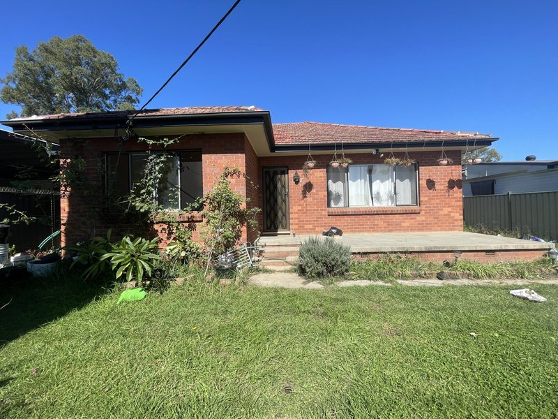 7 Lochee Avenue, Minto NSW 2566