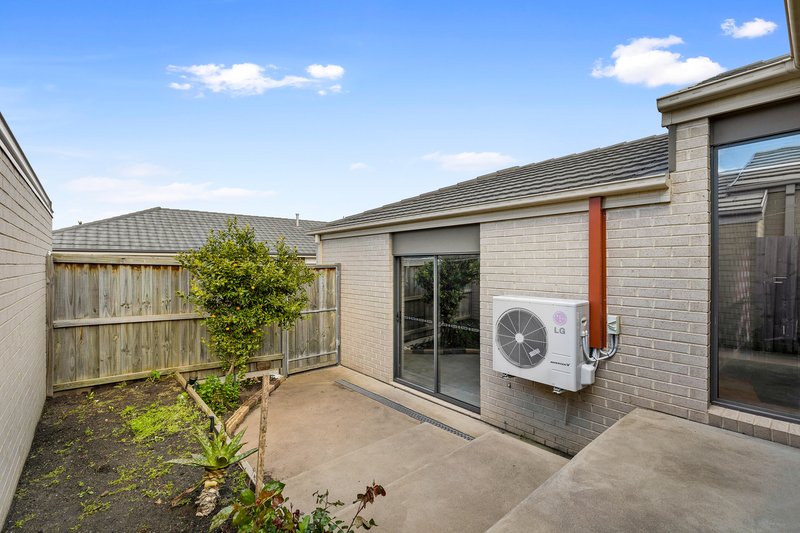 Photo - 7 Lochinver Street, Wollert VIC 3750 - Image 10