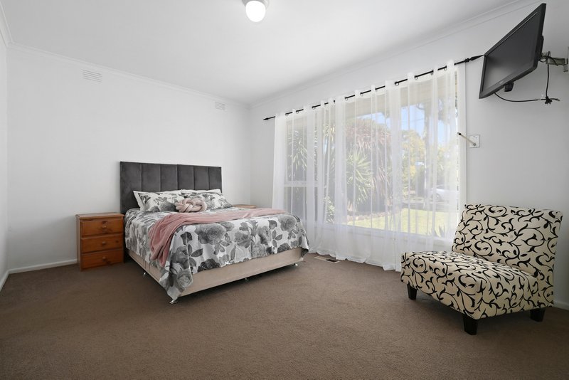 Photo - 7 Loeman Court, Burwood East VIC 3151 - Image 8