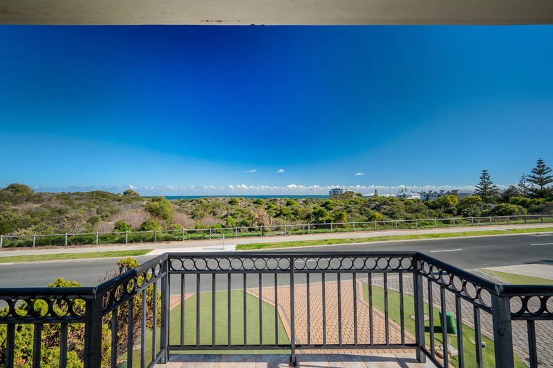 Photo - 7 Long Beach Promenade, Mindarie WA 6030 - Image 2