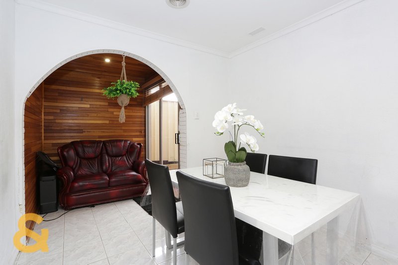 Photo - 7 Lovat Court, Coolaroo VIC 3048 - Image 3