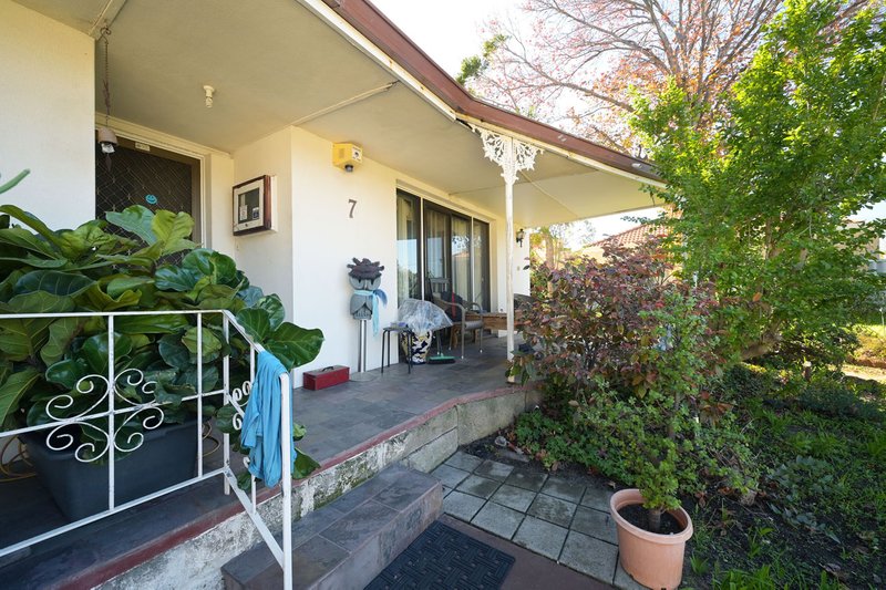 Photo - 7 Lowther Terrace, Nollamara WA 6061 - Image 5