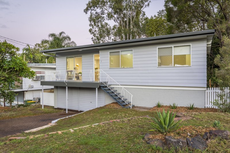 Photo - 7 Luckie Crescent, Tivoli QLD 4305 - Image 2