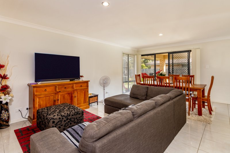 Photo - 7 Lunar Court, Morayfield QLD 4506 - Image 4