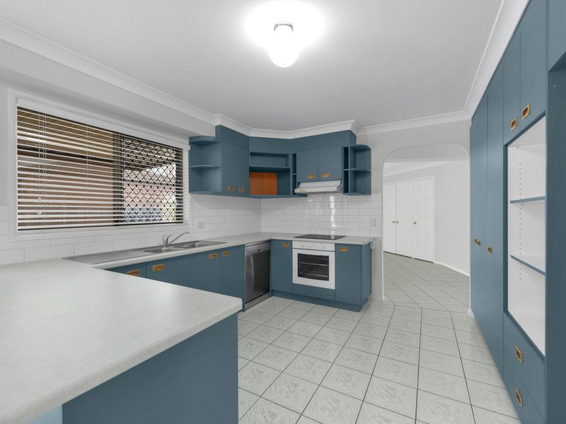 Photo - 7 Lunar Place, Bridgeman Downs QLD 4035 - Image 3