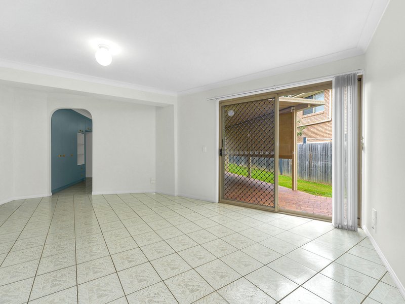 Photo - 7 Lunar Place, Bridgeman Downs QLD 4035 - Image 4