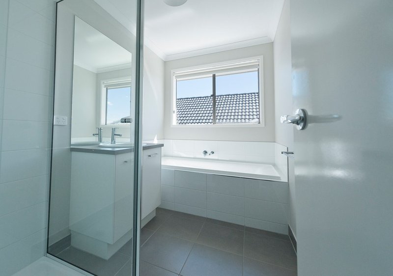 Photo - 7 Luster Circuit, Greenvale VIC 3059 - Image 5