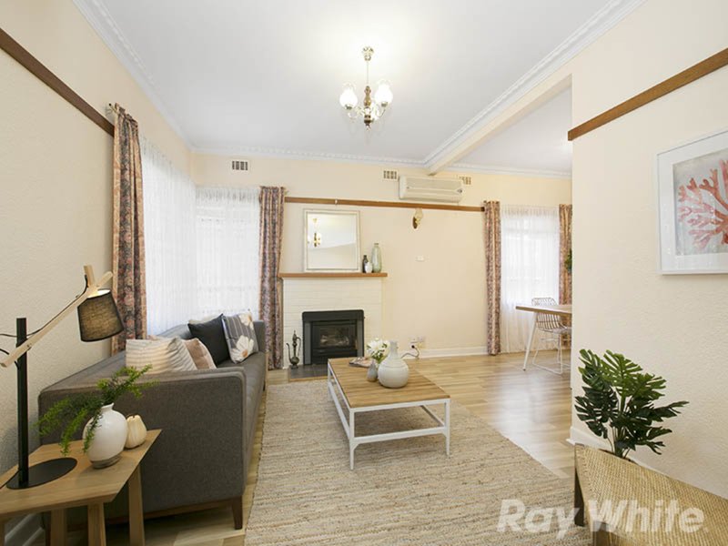 Photo - 7 Luxmoore Street, Cheltenham VIC 3192 - Image 3