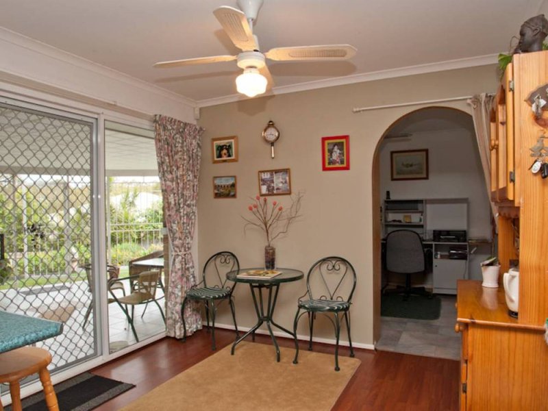 Photo - 7 Lyrebird Way, Kallangur QLD 4503 - Image 4