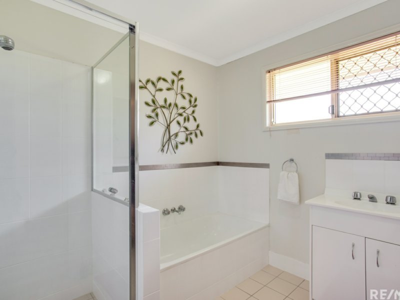 Photo - 7 Mackellar Drive, Nerang QLD 4211 - Image 5