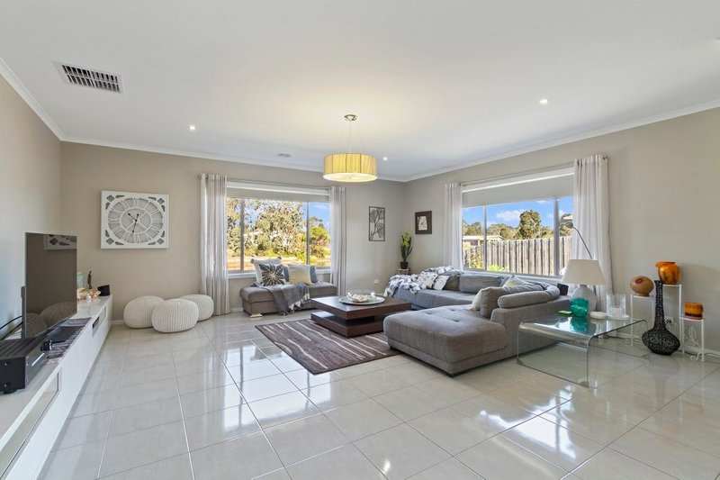 Photo - 7 Magnolia Way, Paynesville VIC 3880 - Image 3