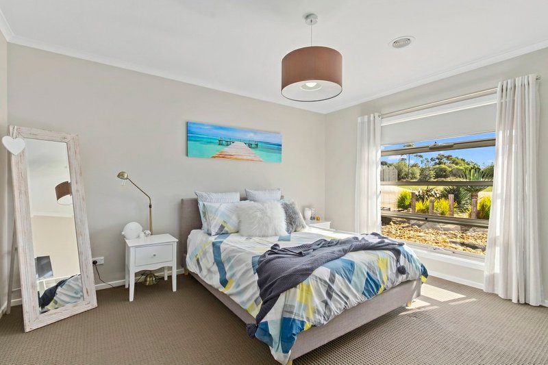 Photo - 7 Magnolia Way, Paynesville VIC 3880 - Image 17