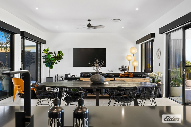 Photo - 7 Mahogany Way, Lammermoor QLD 4703 - Image 12