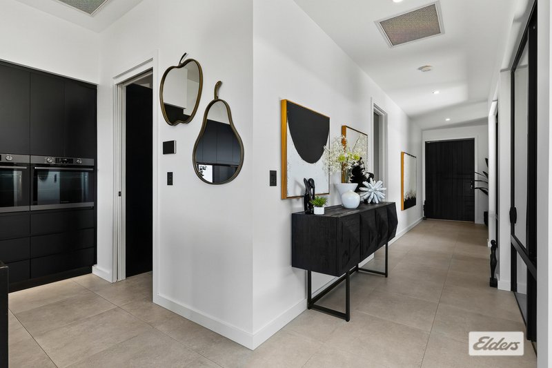 Photo - 7 Mahogany Way, Lammermoor QLD 4703 - Image 23