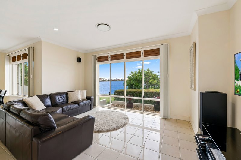 Photo - 7 Majorca Place, Kawana Island QLD 4575 - Image 9