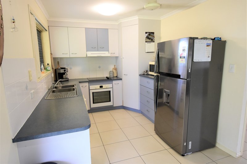 Photo - 7 Malcolm Court, Point Vernon QLD 4655 - Image 2