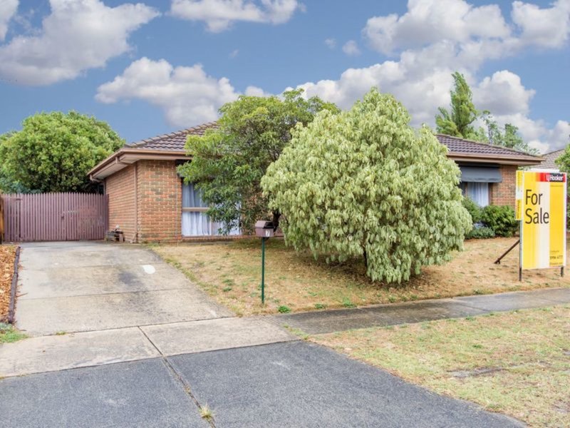 Photo - 7 Maltravers Crescent, Cranbourne North VIC 3977 - Image 3