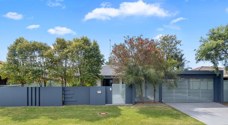 Photo - 7 Manakin Avenue, Burleigh Waters QLD 4220 - Image 2