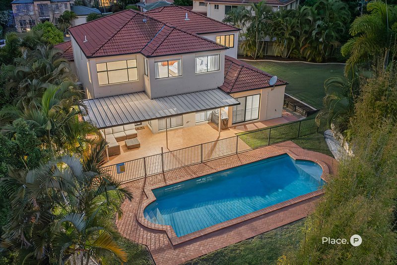 7 Maple Court, Carindale QLD 4152