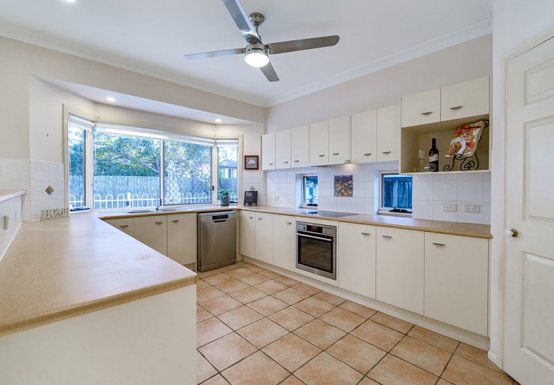 Photo - 7 Mapleton Crescent, Forest Lake QLD 4078 - Image 7