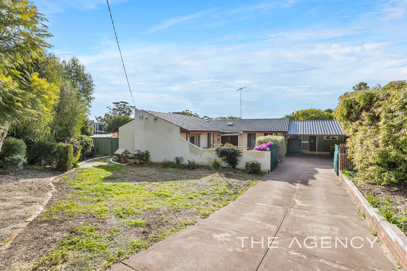 Photo - 7 Maradu Crescent, Wanneroo WA 6065 - Image 2