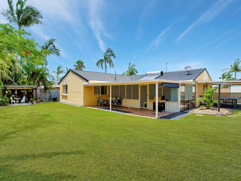 Photo - 7 Marimar Place, Highland Park QLD 4211 - Image 4