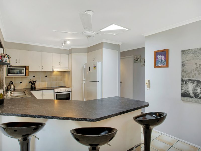 Photo - 7 Marimar Place, Highland Park QLD 4211 - Image 6