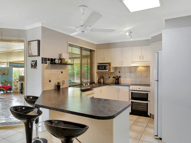 Photo - 7 Marimar Place, Highland Park QLD 4211 - Image 7