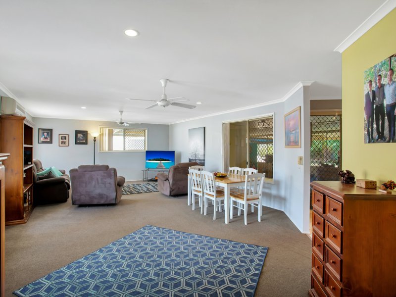 Photo - 7 Marimar Place, Highland Park QLD 4211 - Image 9