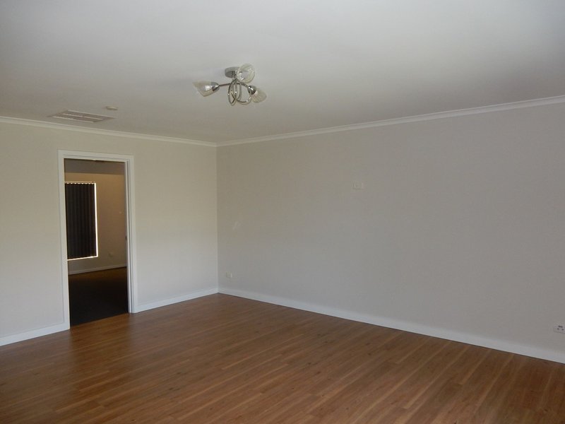 Photo - 7 Marlborough Avenue, Victor Harbor SA 5211 - Image 3