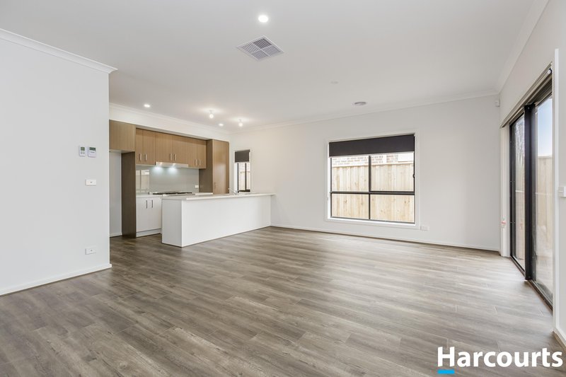 Photo - 7 Marquess Crescent, Clyde North VIC 3978 - Image 2