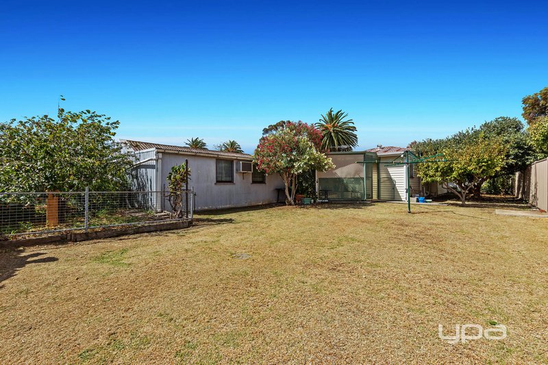 Photo - 7 Marsden Crescent, St Albans VIC 3021 - Image 7