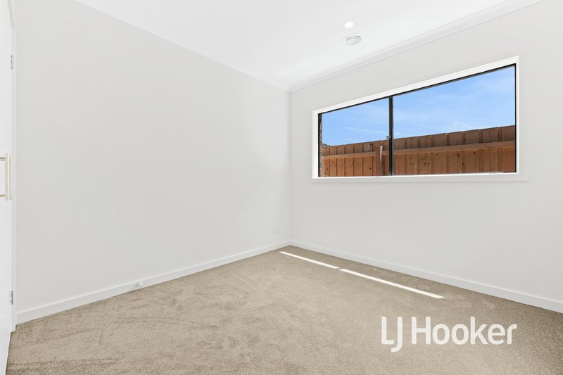 Photo - 7 Maserati Way, Cranbourne East VIC 3977 - Image 7