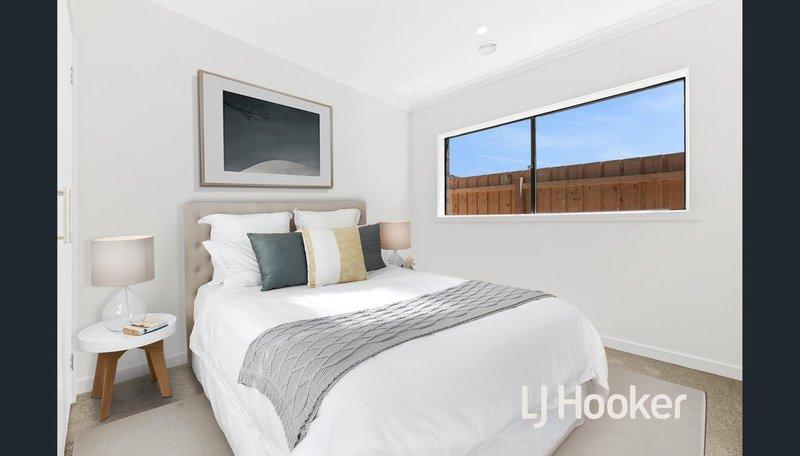 Photo - 7 Maserati Way, Cranbourne East VIC 3977 - Image 3