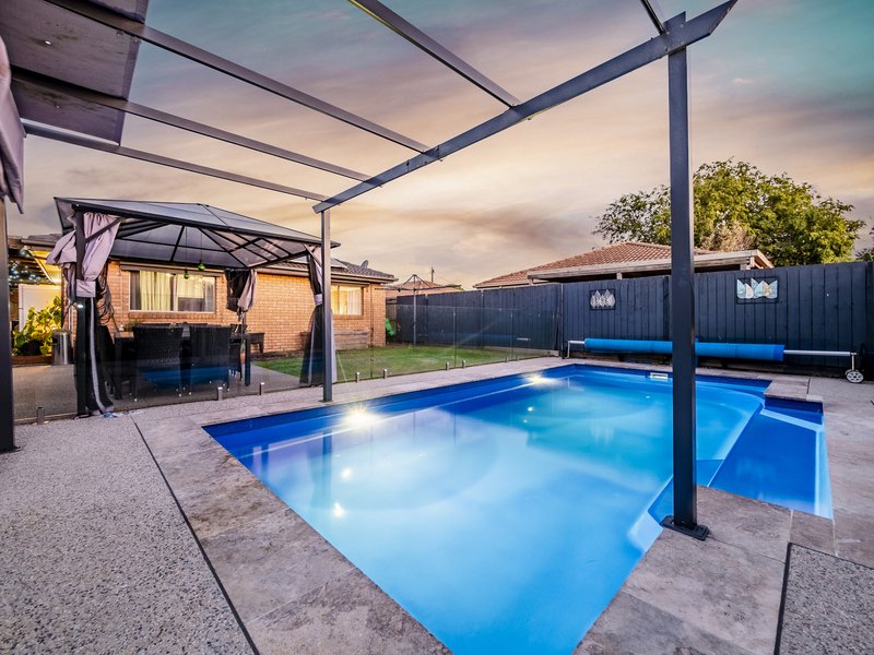 7 Maureen Close, Cranbourne West VIC 3977