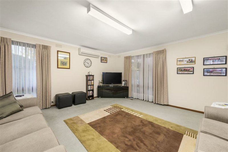 Photo - 7 Mawson Close, Wantirna South VIC 3152 - Image 2