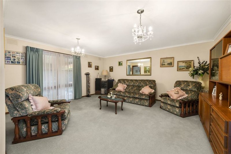 Photo - 7 Mawson Close, Wantirna South VIC 3152 - Image 3