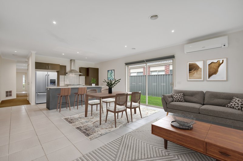 Photo - 7 Maya Street, Pakenham VIC 3810 - Image 3