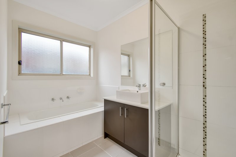 Photo - 7 Maya Street, Pakenham VIC 3810 - Image 7