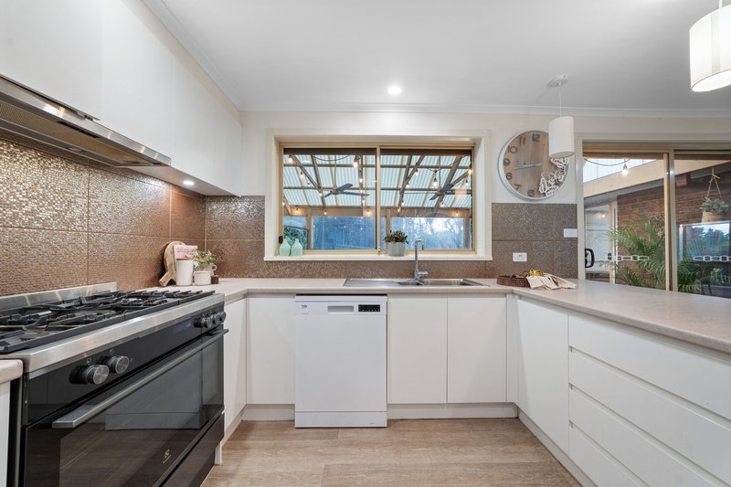 Photo - 7 Mayfair Drive, Ferntree Gully VIC 3156 - Image 8